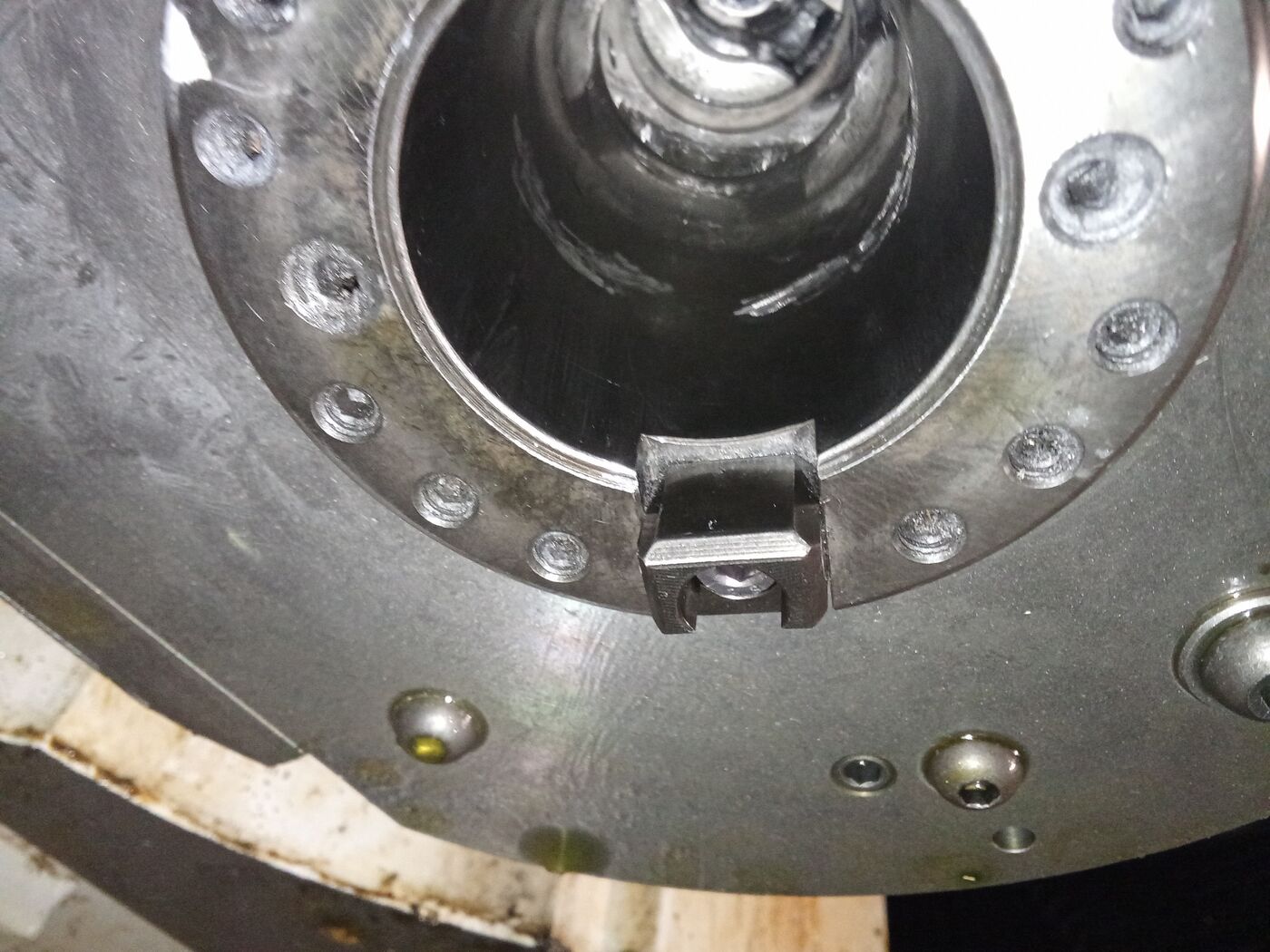 Okuma MB-66VA – vpenjalni konus vretena, Pred obnovo